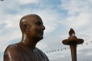 女生英文名,Eva和Evie有区别吗?最好可以解释含义。Evie正常是该念伊