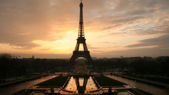 巴黎的艾菲尔铁塔高