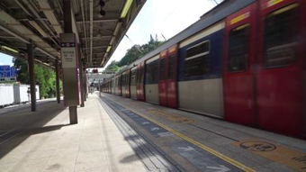 香港东铁线运营时间表