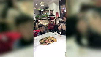 小时不识月, 呼作白玉盘又疑瑶台镜,飞在青云端。(解释,就这四句