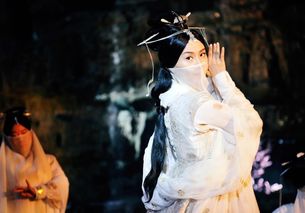 白居易的《李夫人》文言文翻译