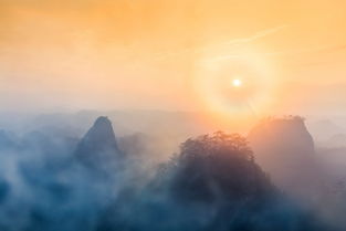 “巨浪荡涤着尘埃”中荡涤是什么意思