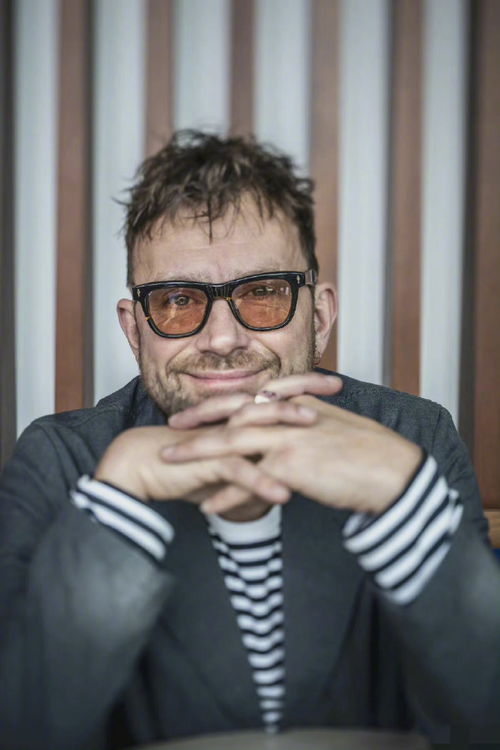 barn raising scene in Witness.怎么翻译?raising在这里什么意思?Witnes