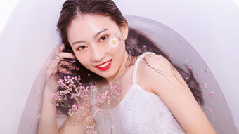 一卷春风百媚欢下一句是什么。