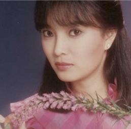 银霞胡因梦，银霞名字寓意