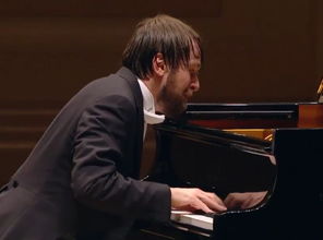 钢琴家英文怎么说，一个有名的钢琴家英文