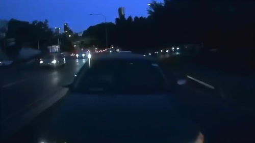 漆黑的夜晚看不见月亮,只能看见那渔船上的灯火，漆黑的夜晚全集在线观看