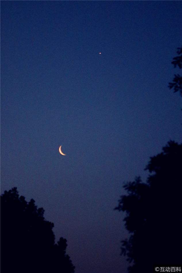 孤星伴月是代表什么天象，孤星伴月的诗词唯美