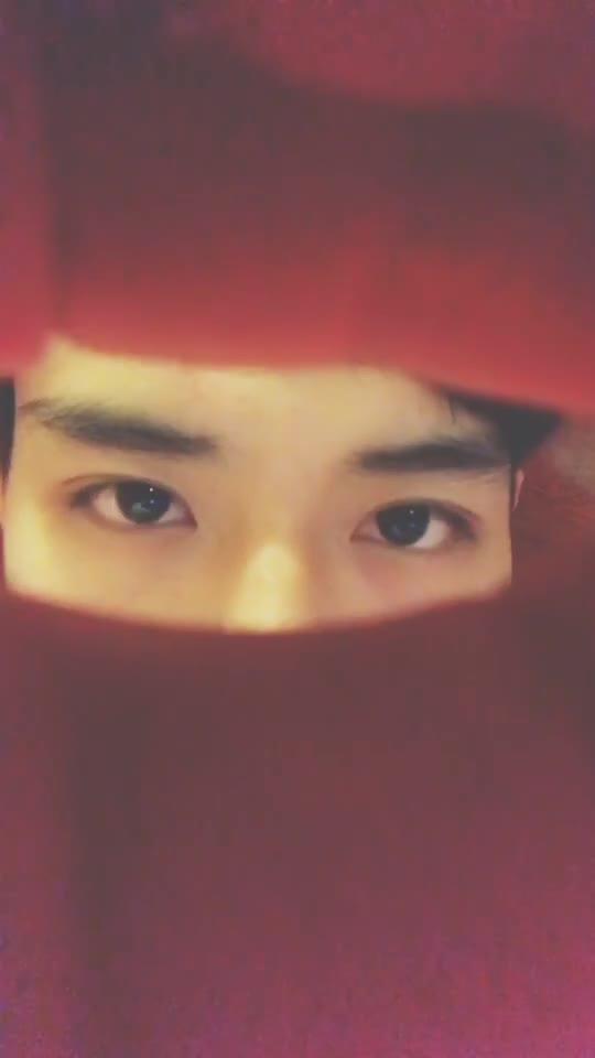 你深邃的眼眸是哪首歌的歌词，忘不了你深邃的眼眸