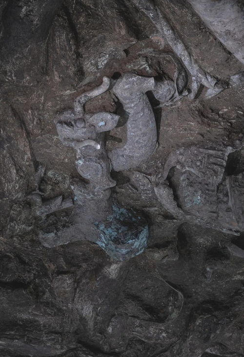 虎头虎脑的意思和造句，虎头虎脑的意思解释是什么