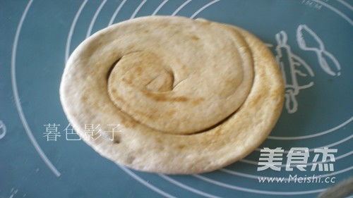 美国海关在印度乘客行李发现牛粪饼,这位旅客为何要带牛粪饼?