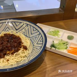 四面湖山归眼底万家忧乐到心头，四面荷花三面柳一城山色半城湖