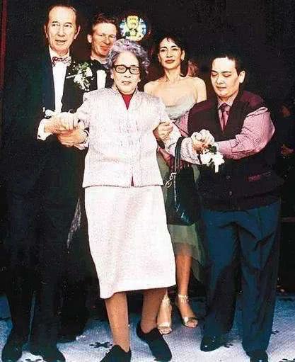 赌王去世后,他背后的女人和儿女,个个都不简单