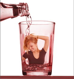 20年前,16岁的韩寒写下《杯中窥人》,为何能得头奖?