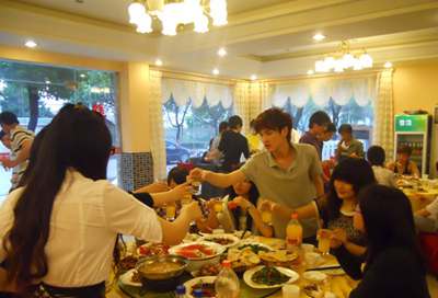 聚餐文案发朋友圈的文案，聚餐文案短句