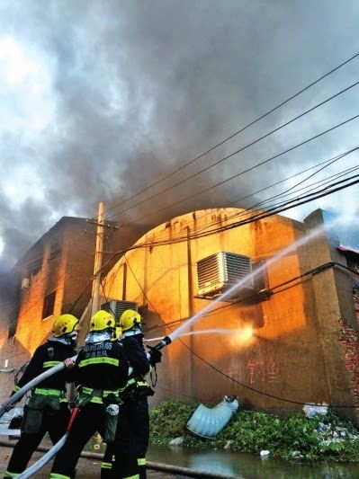 消防队员英语，消防队员一个月工资多少