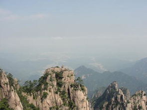 崇山峻岭的意思是什么