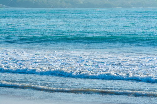 描写大海浪花的句子
