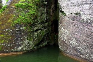 游山玩水什么意思?