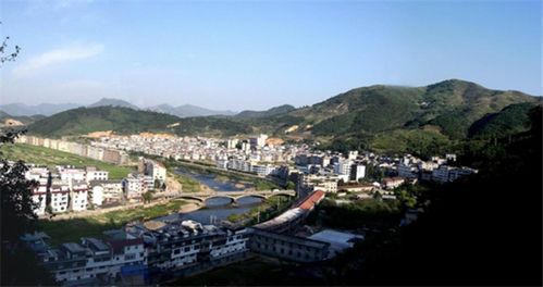 关于夏天躲在那里的诗句