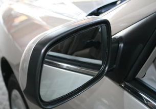 车子反光镜如何扳进去?