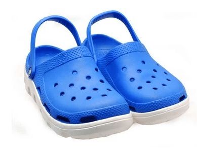 洞洞鞋的危害与好处，洞洞鞋可以开车穿吗