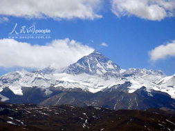 珠峰耸耸的意思