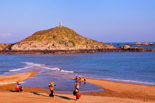 有一个字左偏旁是《山》右边是昨天的昨去掉日字旁!那是什么字!怎么拼啊