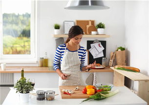 自己做饭发朋友圈幽默发朋友圈的句子，自己做饭发朋友圈幽默句子