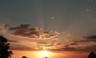 东方不亮西方亮是什么意思