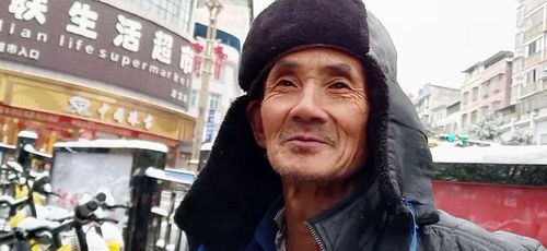 两鬓苍苍十指黑念he吗，两鬓苍苍十指黑打一动物