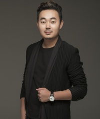 何浩文，何浩楠家里有钱吗