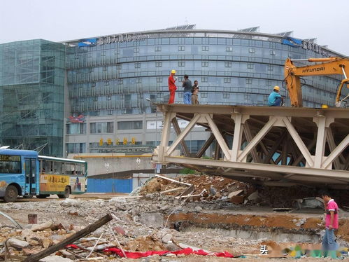 桥面[qiáo miàn]什么意思?近义词和反义词是什么?英文翻译是什么