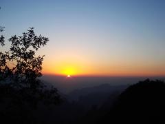 问苍茫大地谁主沉浮上一句是什么意思，问苍茫大地歌词