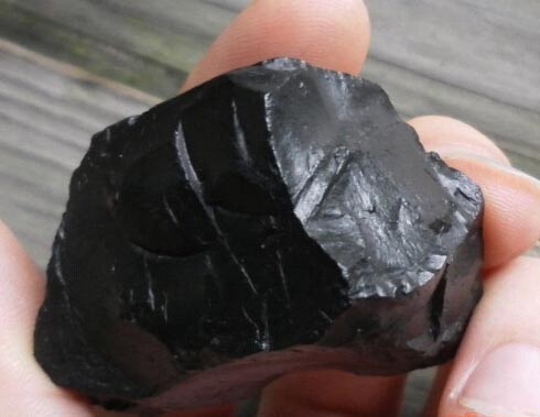 煤精石，煤精琥珀的主要产地在辽宁哪里