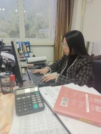 胡琏和毛人凤哪个官职大