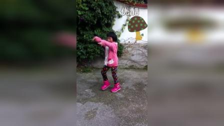 张牙舞爪的意思