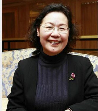 金黄的落叶忙着邀请小伙伴。对吗。