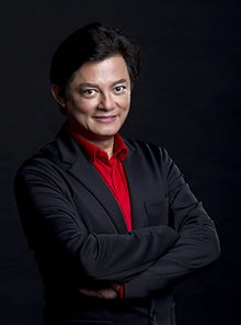 莫华伦的父母是哪国人