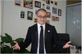 篮网老板娘久违出镜!快60岁仍气质优雅,为蔡崇信生三胎成贤内助_百度知 