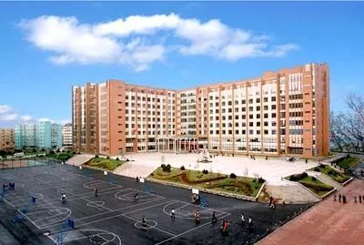 大连理工大学城市学院学费多少，大连理工大学城市学院宿舍图片