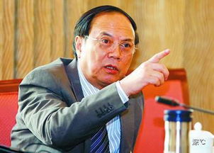李泳春简介，李咏老婆叫什么名字