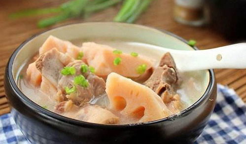什么是“三藕浮碧池,筏可有媛思,露珠湿沙壁,暮幽晓寂寂。”