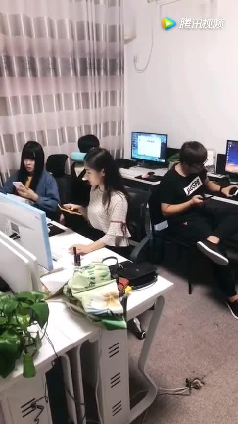 办公室里的故事小品，明道演的小品办公室里的故事