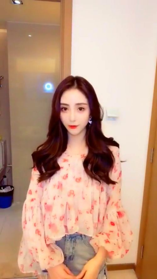 漂亮女孩用英文怎么说?