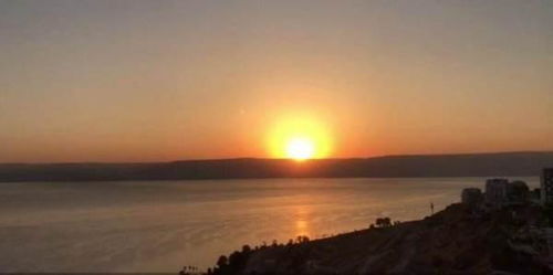形容夕阳余晖的唯美句子，形容夕阳余晖的诗句